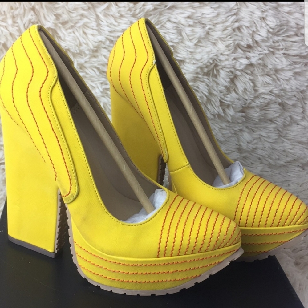 Michael Antonio chunky heel pump